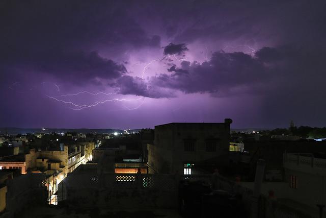 夏天的景物有哪些，夏天的景物有哪些10样（纵览全球夏日限定美景）