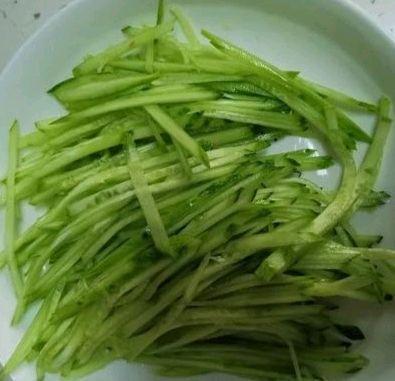 东北大拉皮的做法，东北大拉皮的做法介绍（东北麻酱大拉皮这么做最好吃）