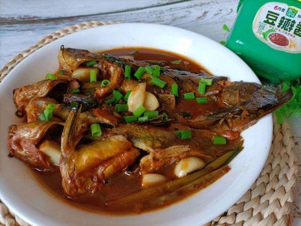 黄颡鱼怎么做好吃，黄辣丁鱼多少钱一斤（成就招牌美味#连汤汁都不能放过的酱焖黄骨鱼）