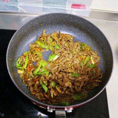 炒辣牛肉丝怎么做，辣炒牛肉丝的家常做法（成就招牌美味#螺丝椒炒牛肉丝）