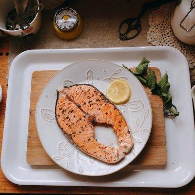 三文鱼的吃法及做法，三文鱼的吃法及做法宝宝吃（这么简单的做法，竟然这么好吃）