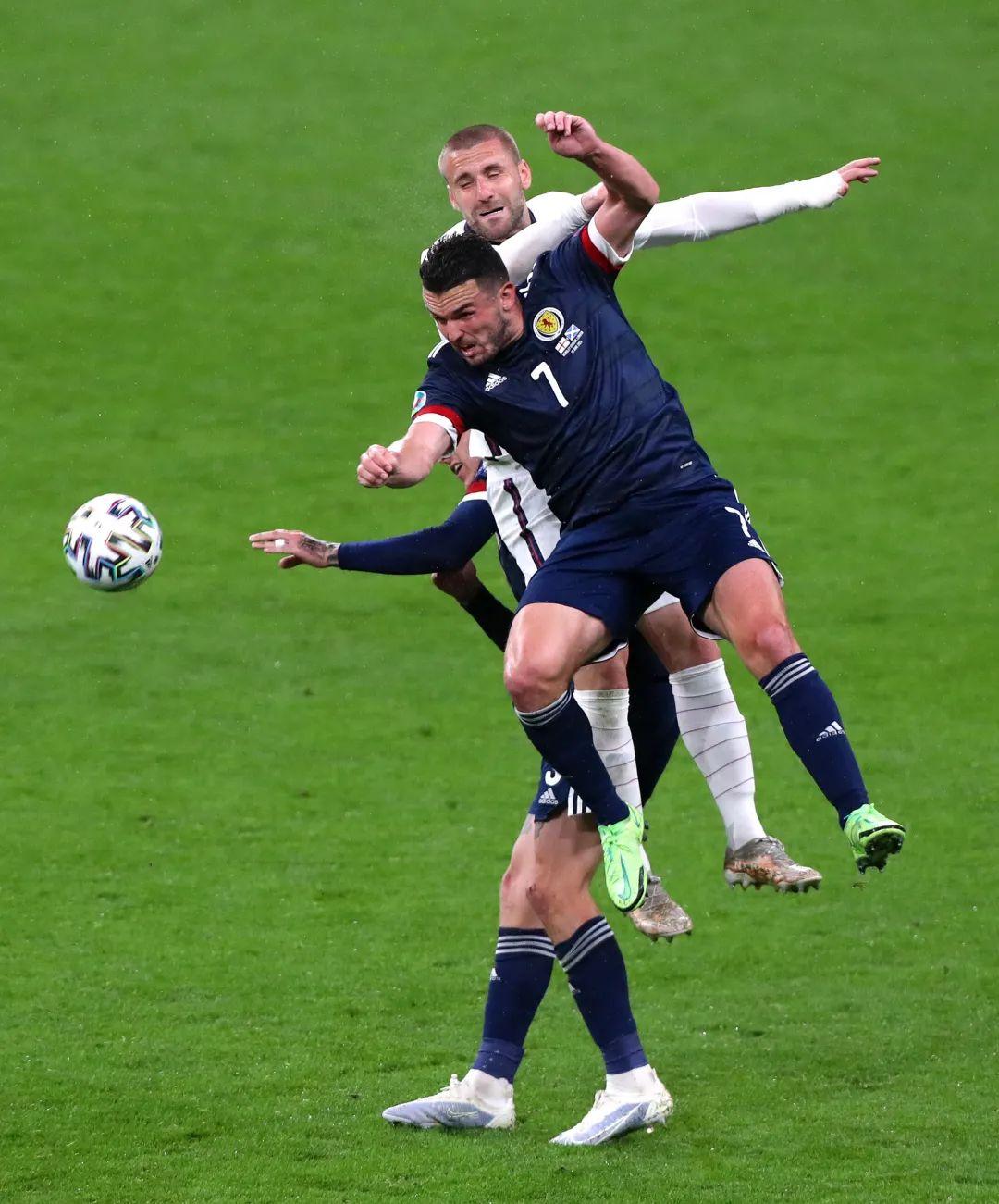 2014世界杯乌拉圭英格兰 半场战报:乌拉圭1-0英格兰