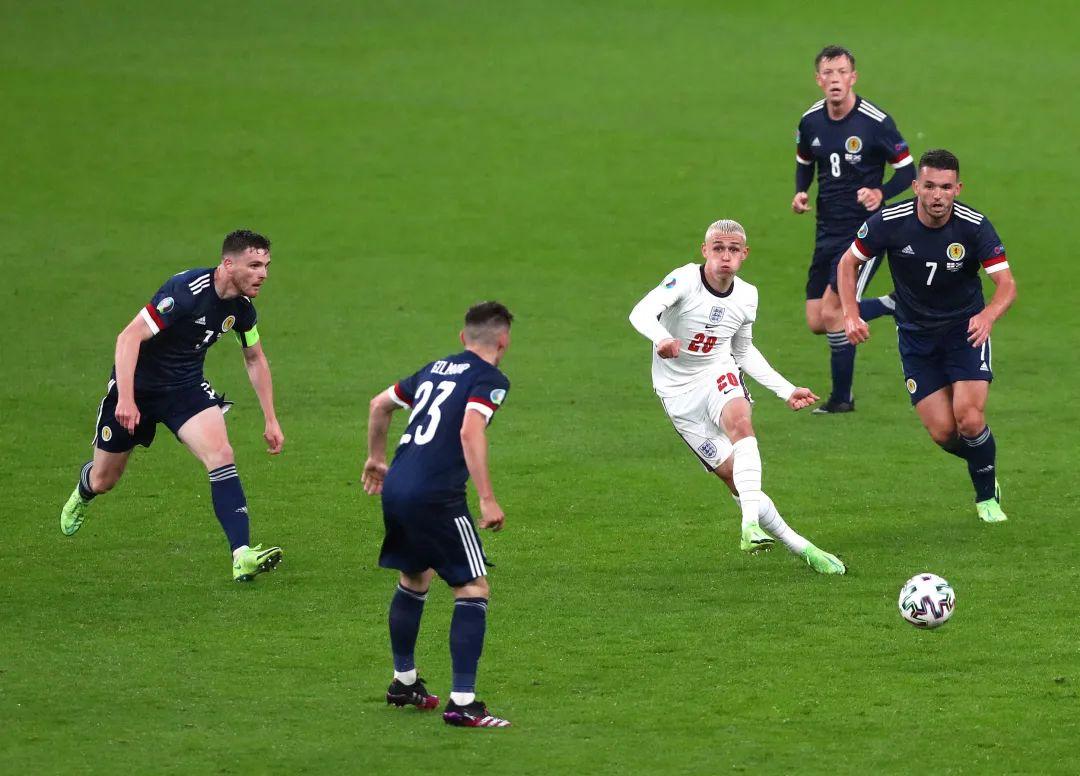 2014世界杯乌拉圭英格兰 半场战报:乌拉圭1-0英格兰