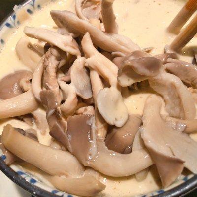 炸蘑菇用不用焯水，炸蘑菇需不需要焯水很多人错了（在家也能做出炸蘑菇）