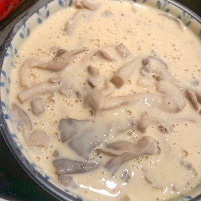 炸蘑菇用不用焯水，炸蘑菇需不需要焯水很多人错了（在家也能做出炸蘑菇）