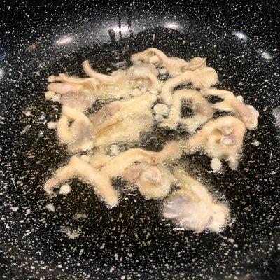 炸蘑菇用不用焯水，炸蘑菇需不需要焯水很多人错了（在家也能做出炸蘑菇）