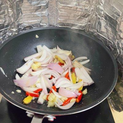 手撕鱿鱼的做法，芥末手撕鱿鱼的做法（成就招牌美味#爆炒鱿鱼）