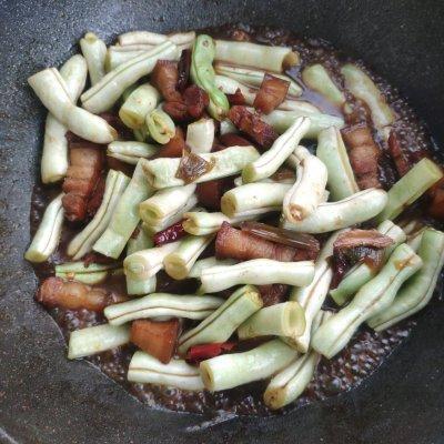 红烧肉里适合炖啥菜（餐厅必点的红烧肉炖豆角）