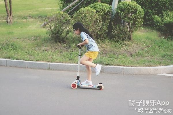 还记得《放开我北鼻》里的小葱花吗？她现在长这样