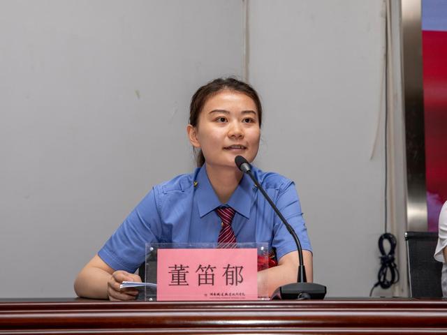 ＂明德  弘毅  博学  笃行＂湖南铁道职业技术学院校训，明德实验双语学校（青春毕业季 逐梦新征程）