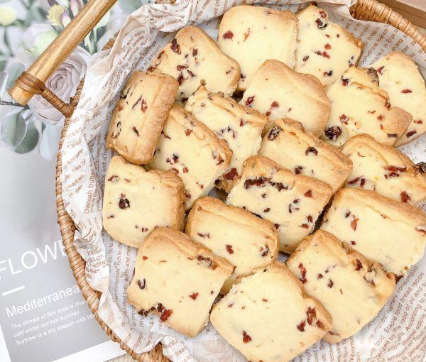 烤箱最简单的饼干做法，烘焙饼干的温度和时间（超级酥脆的蔓越莓饼干）