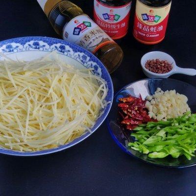 土豆丝做法详细步骤，土豆丝做法详细步骤图片（简单好吃的酸辣土豆丝）