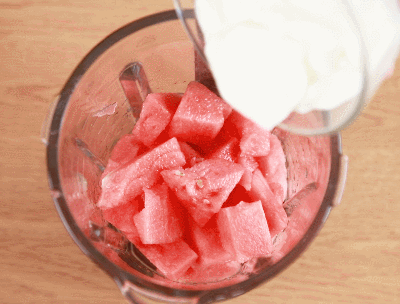 西瓜可以怎么吃，什么样西瓜最甜最好吃（来块不一样的“西瓜”消消暑吧）