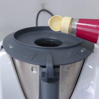 芹菜炒鱿鱼做法，鱿鱼炒芹菜怎么做好吃又简单（#仙女们的私藏鲜法大PK#芹菜炒鱿鱼）