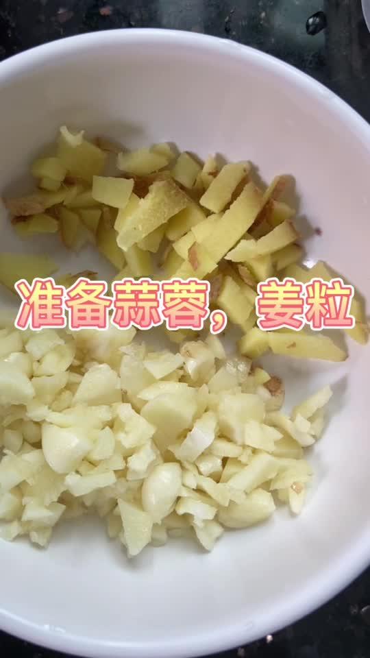 孕妇可以吃咸蛋黄吗，哪些人不适宜吃咸蛋黄（最好吃的自制咸蛋黄叉烧做法）