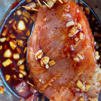 孕妇可以吃咸蛋黄吗，哪些人不适宜吃咸蛋黄（最好吃的自制咸蛋黄叉烧做法）