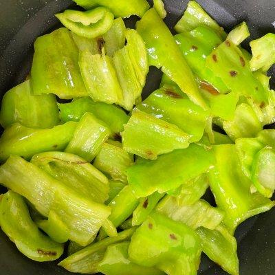 炒扇贝怎么做，好吃下饭的超级下饭菜青椒炒扇贝