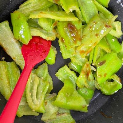 炒扇贝怎么做，好吃下饭的超级下饭菜青椒炒扇贝