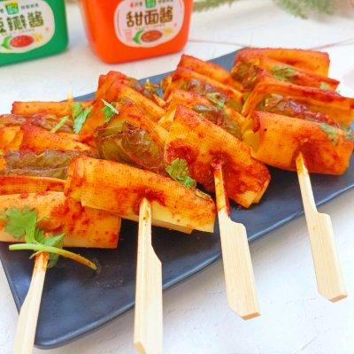 怎样做烤豆皮，怎么做烤豆皮（成就招牌美味#夏天是属于辣椒豆皮串串的季节）