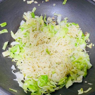 好吃的蛋炒面做法大全，蛋炒面的做法简单又好吃（周末超美味的圆白菜鸡蛋炒面来袭）