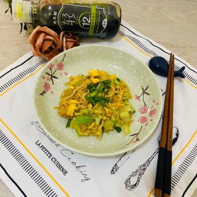 好吃的蛋炒面做法大全，蛋炒面的做法简单又好吃（周末超美味的圆白菜鸡蛋炒面来袭）