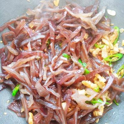 大耳毛怎么做好吃，毛木耳的做法（#仙女们的私藏鲜法大PK#可以瘦身减肥的毛木耳炒肉）