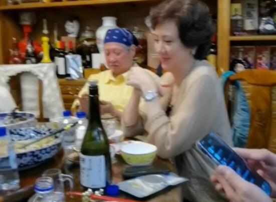 李晨妻子是谁，李晨的老婆叫什么名字（结婚30年无儿无女无怨言）