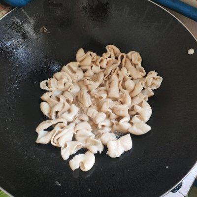 猪大肠炒什么好吃，猪大肠怎么炒又嫩又好吃（原来猪大肠炒豆芽才是真正的米饭杀手）