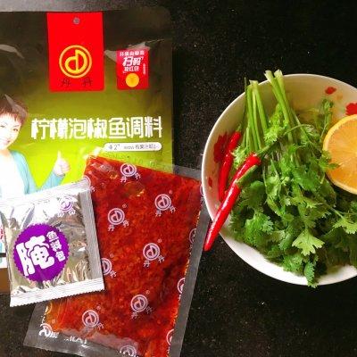 怎么做柠檬鱼，柠檬鱼的做法家常做法（#夏日开胃餐#柠檬泡椒鱼）