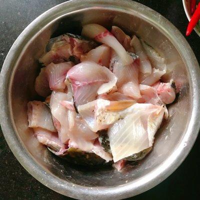 怎么做柠檬鱼，柠檬鱼的做法家常做法（#夏日开胃餐#柠檬泡椒鱼）