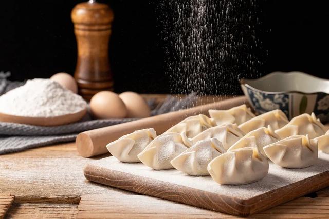 季夏是几月，诗经十二个月的雅称（倏忽温风至，因循小暑来）