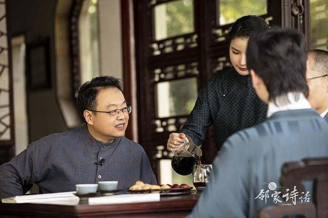 过故人庄的过什么意思，过字的意思是什么（与曾舜晞一起品读《过故人庄》）