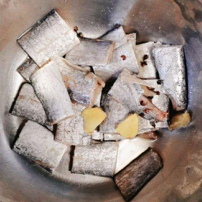 带鱼罐头的做法，带鱼罐头的家常做法（这道带鱼罐头，每天吃都吃不够）