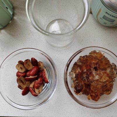 桃胶的食用方法，桃胶食用方法（吃货们决不能错过的美容养生一步到位DE红枣牛奶桃胶）