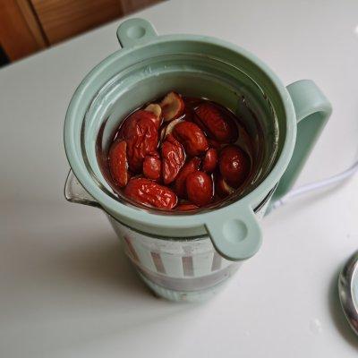 桃胶的食用方法，桃胶食用方法（吃货们决不能错过的美容养生一步到位DE红枣牛奶桃胶）