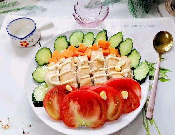 鸡胸肉蔬菜沙拉，蔬菜沙拉鸡胸肉怎么做（#夏日开胃餐#鸡胸肉蔬菜沙拉）