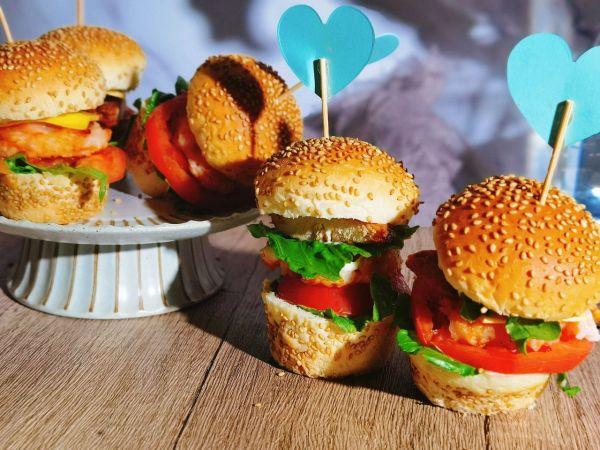 汉堡里面是沙拉酱还是千岛酱，汉堡用的沙拉酱是哪种（这道快手菜虾肉小汉堡你一定要学会）