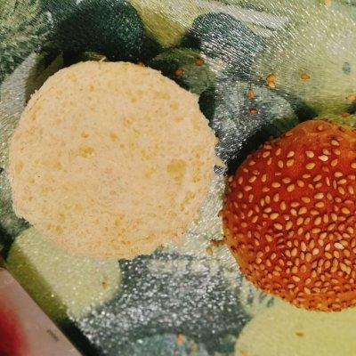 汉堡里面是沙拉酱还是千岛酱，汉堡用的沙拉酱是哪种（这道快手菜虾肉小汉堡你一定要学会）