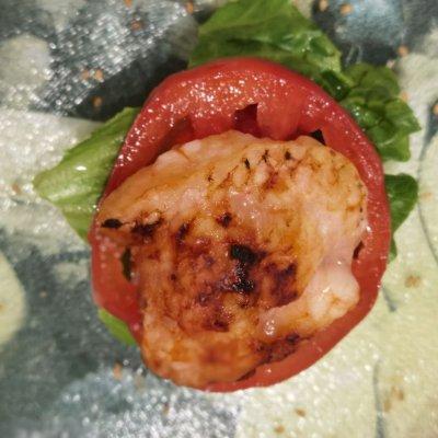 汉堡里面是沙拉酱还是千岛酱，汉堡用的沙拉酱是哪种（这道快手菜虾肉小汉堡你一定要学会）