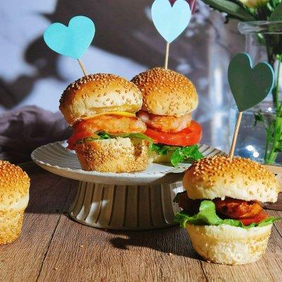 汉堡里面是沙拉酱还是千岛酱，汉堡用的沙拉酱是哪种（这道快手菜虾肉小汉堡你一定要学会）