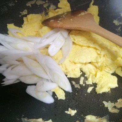 大葱炒鸡蛋怎么做，家常大葱炒鸡蛋的做法（#蛋趣体验#大葱炒鸡蛋）