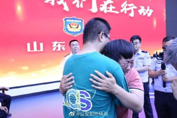 海广大原型是谁，海广大原型（失孤原型郭刚堂与丢失24年的儿子相拥）