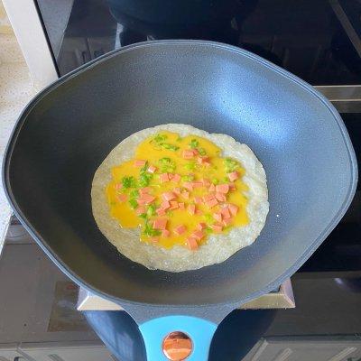 怎样做鸡蛋手抓饼，鸡蛋手抓饼的做法视频教程（5分钟快手早餐）