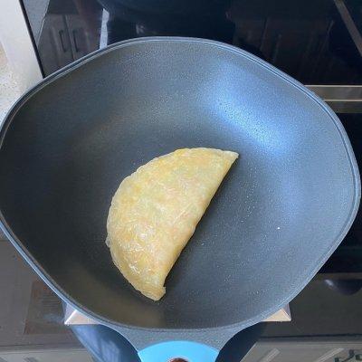 怎样做鸡蛋手抓饼，鸡蛋手抓饼的做法视频教程（5分钟快手早餐）