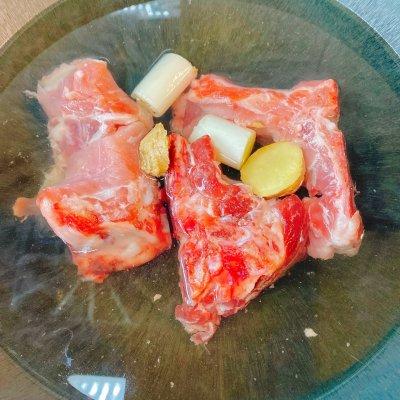 酸菜炖排骨，酸菜炖排骨好吃吗（好吃下饭的排骨炖酸菜）