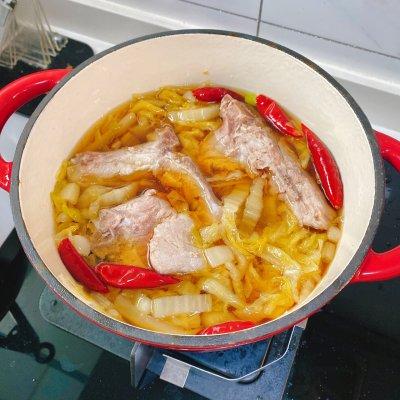 酸菜炖排骨，酸菜炖排骨好吃吗（好吃下饭的排骨炖酸菜）