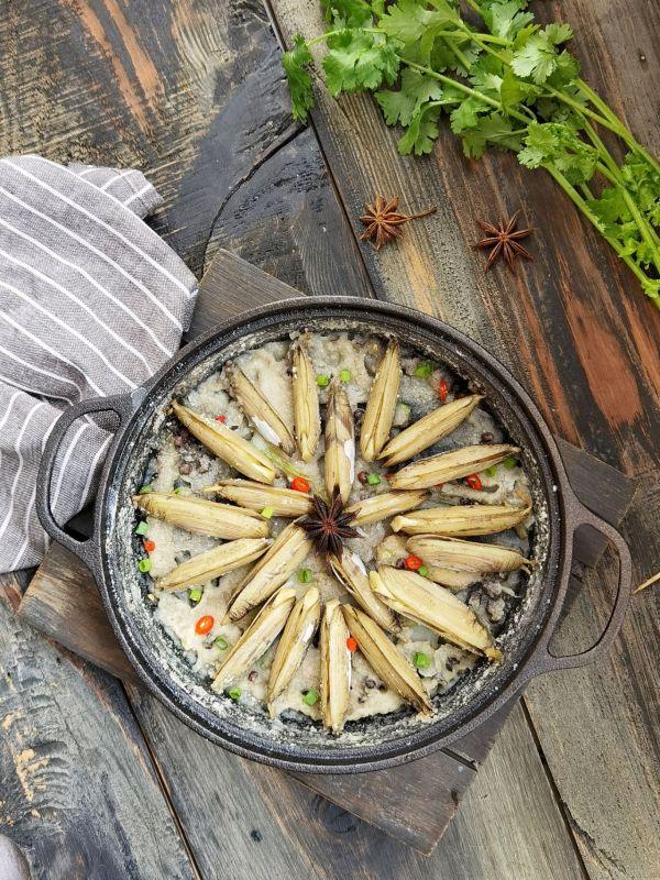 盐焗蛏子的做法，铁板盐焗蛏子怎么做（#夏日开胃餐#丰富餐桌味之盐焗海蛏）