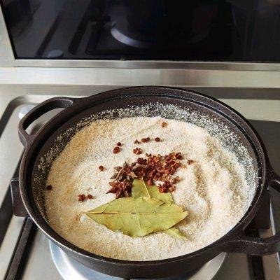 盐焗蛏子的做法，铁板盐焗蛏子怎么做（#夏日开胃餐#丰富餐桌味之盐焗海蛏）