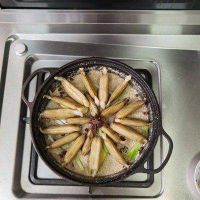 盐焗蛏子的做法，铁板盐焗蛏子怎么做（#夏日开胃餐#丰富餐桌味之盐焗海蛏）