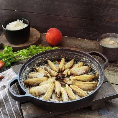 盐焗蛏子的做法，铁板盐焗蛏子怎么做（#夏日开胃餐#丰富餐桌味之盐焗海蛏）